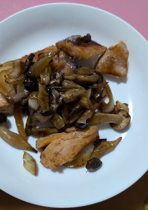 鮭の西京漬けとしめじ長ネギの七味炒め-レシピのメイン写真