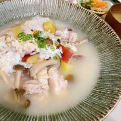 รูปของ 鶏とさつまいもの秋雑炊