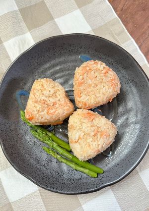 焼き鮭むすび-レシピのメイン写真