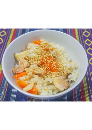 鶏とにんじんときのこの梅炊き込みご飯-レシピのメイン写真