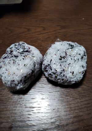 若菜とひじきとゆかりおにぎり-レシピのメイン写真