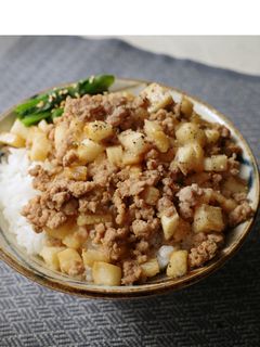 長芋シャリシャリ 豚ひき肉のそぼろ丼-レシピのメイン写真