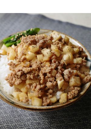 長芋シャリシャリ　豚ひき肉のそぼろ丼-レシピのメイン写真