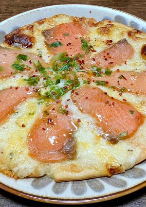 冷凍ピザとスモークサーモンでウマし-レシピのメイン写真