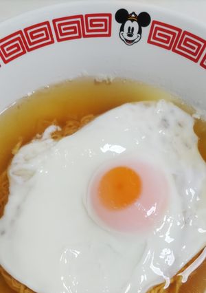 フライパンで♪チキンラーメンしろたまごのせ-レシピのメイン写真