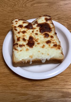 食パンと蜂蜜（オーブントースターで焼く）-レシピのメイン写真