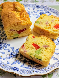 簡単ランチ!夏野菜と豆腐のケークサレ-レシピのメイン写真