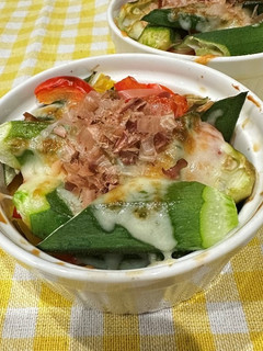 お手軽!オクラとパプリカのチーズ焼き-レシピのメイン写真