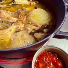 รูปของ 丸ごと新玉ねぎと鶏手羽のスパイス煮込み