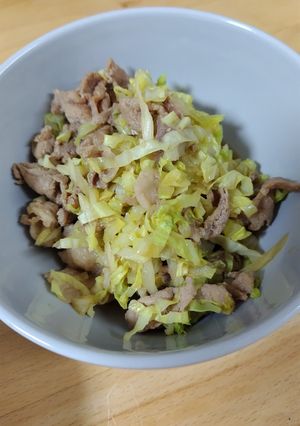 豚のしょうが焼きに温キャベツを混ぜたやつ-レシピのメイン写真
