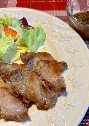 豚肉のソテーにりんごソースを添えて♡-レシピのメイン写真