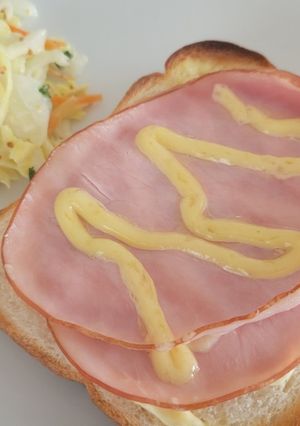 シンプル♪ハムとマヨだけトースト-レシピのメイン写真
