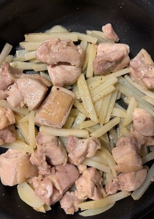 鶏肉とじゃがいもの炒め物-レシピのメイン写真