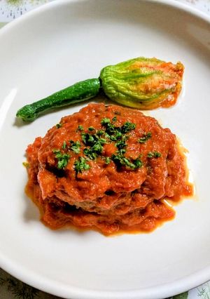 花ズッキーニとトマトハンバーグソース-レシピのメイン写真