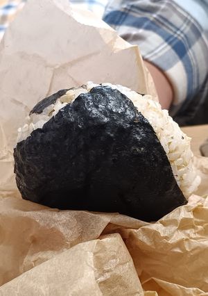 好きな具いれて、クッキングシートおにぎり-レシピのメイン写真