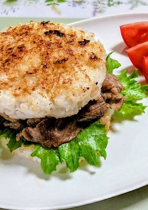 ランチ！牛肉レタス新玉ねぎライスバーガー-レシピのメイン写真