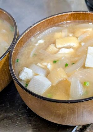 豆腐と玉ねぎと油揚げの味噌汁-レシピのメイン写真