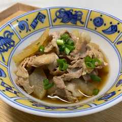 รูปของ 豚肉と大根の煮物✨