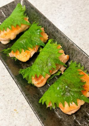 大葉で挟んだ♪鶏もも肉の梅酢炒め-レシピのメイン写真