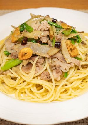 豚肉とごぼうと小松菜のパスタ-レシピのメイン写真