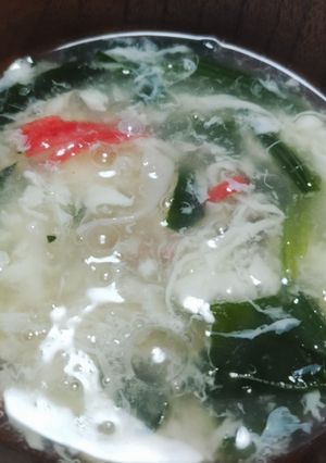 卵白とカニカマとほうれん草の汁物-レシピのメイン写真