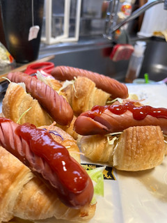 クロワッサンでホットドッグ-レシピのメイン写真