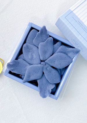 青い花びらチョコ【ペタルチョコ】-レシピのメイン写真
