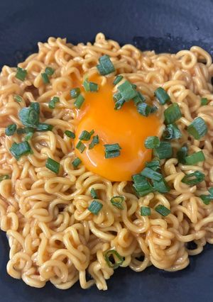 アレンジ袋麺（サッポロ一番 極辛味噌）-レシピのメイン写真