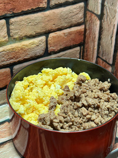 牛挽肉を使った二色丼-レシピのメイン写真