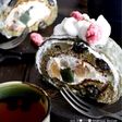 和風ロールケーキの抹茶求肥包み