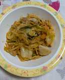 カレーケチャップ焼きそばでナポリタン