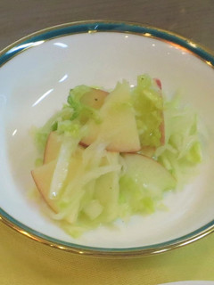 白菜とリンゴのサラダ(とまと記念館)-レシピのメイン写真