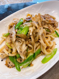 舞茸と豚肉のオイスターソース焼きうどん-レシピのメイン写真
