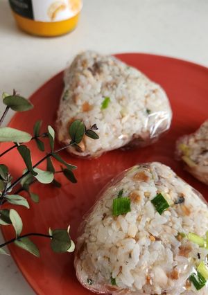 手軽にたんぱく☆サバ缶と梅のおにぎり-レシピのメイン写真