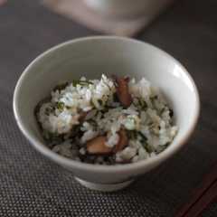 ごま油香る🥢椎茸とわかめの混ぜご飯-レシピのメイン写真