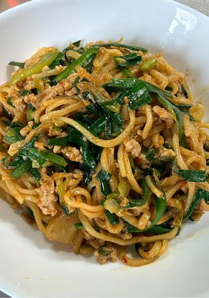 酸っぱいキムチも旨旨!しっとりニラキムチ焼きそば-レシピのメイン写真