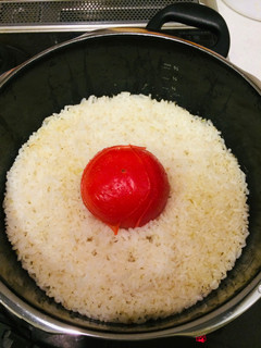 丸ごとトマトの炊き込みピラフ-レシピのメイン写真