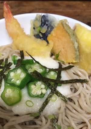 旬の夏野菜の天ぷらで♪とろろオクラぶっかけ蕎麦-レシピのメイン写真