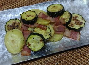 ズッキーニとじゃがいもの粉チーズ炒め-レシピのメイン写真