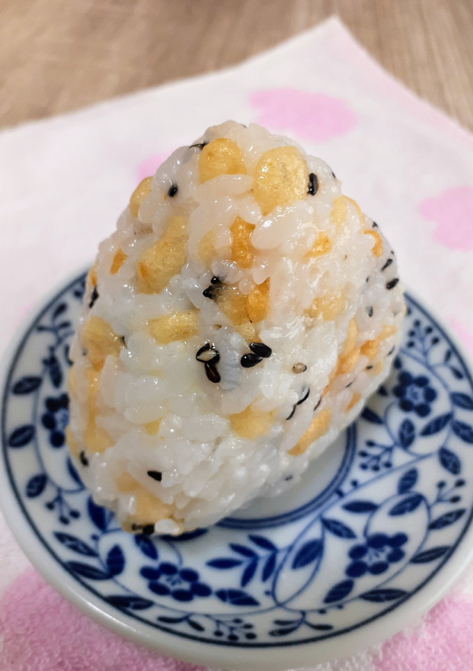 生姜入り♪揚げ玉とごま塩のおにぎり-レシピのメイン写真