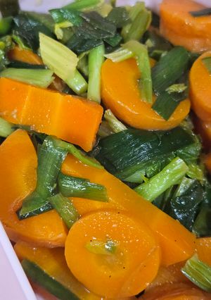 セロリとニラとか香草の炒め物-レシピのメイン写真
