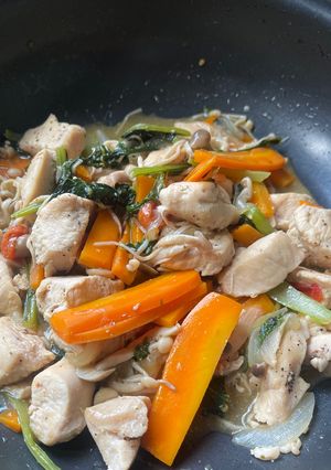 ダイエットに!鶏胸肉の香草白ワイン蒸し-レシピのメイン写真