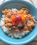 筍肉味噌の温玉乗せごはんで、簡単朝飯