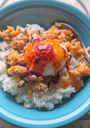 筍肉味噌の温玉乗せごはんで、簡単朝飯-レシピのメイン写真