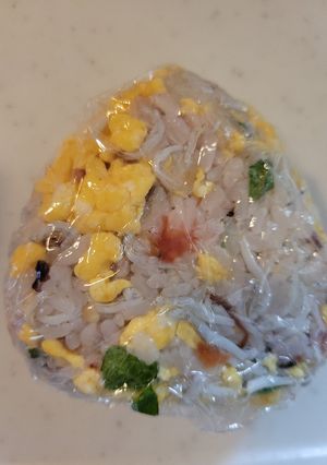 朝活応援♪しらすと炒り卵のおにぎり-レシピのメイン写真