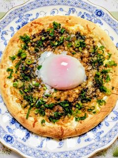 簡単ランチ!温泉卵と海苔の佃煮の納豆ピザ-レシピのメイン写真