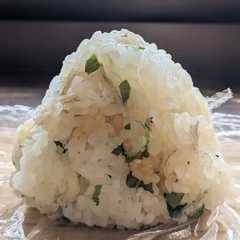 รูปของ 大葉としらすのまぜごはん