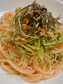 豆苗と鮭フレークの簡単和風パスタ-レシピのメイン写真