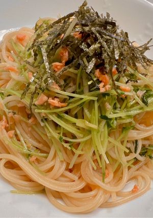 豆苗と鮭フレークの簡単和風パスタ-レシピのメイン写真