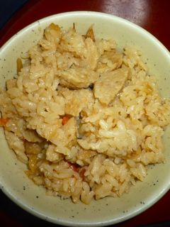 市販の炊き込み御飯にミートボール入れた-レシピのメイン写真